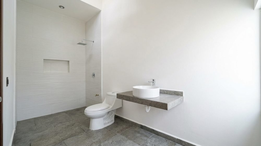 Baño completo con regadera y nicho